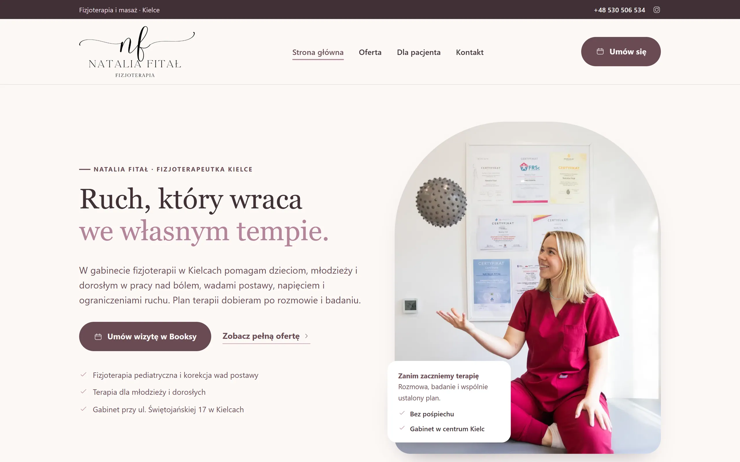 Strona FizjoNatka na komputerze — nagłówek „Ruch, który wraca we własnym tempie” i zdjęcie fizjoterapeutki